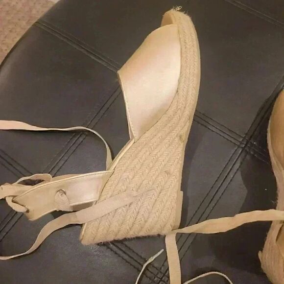 REFRESH Women's Sandra Gold Faux Leather Lace Up Espadrille 3" Wedge Sandals EUC - Picture 9 of 11